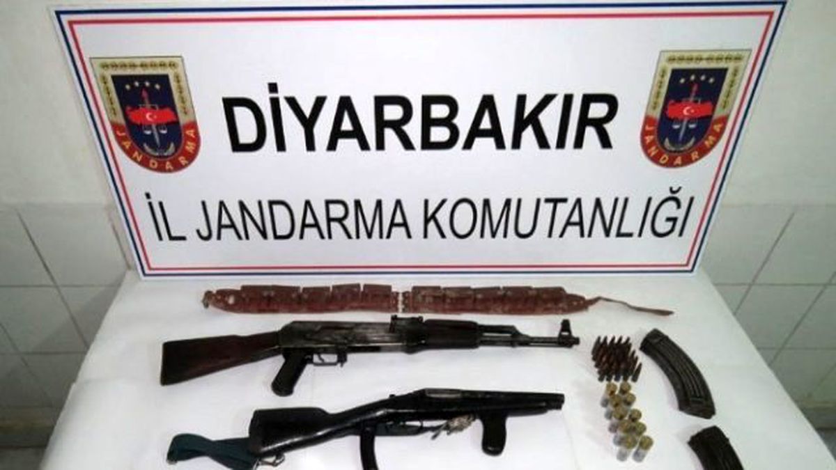 Diyarbakır\'da Çok Sayıda Silah ve Mühimmat Ele Geçirildi