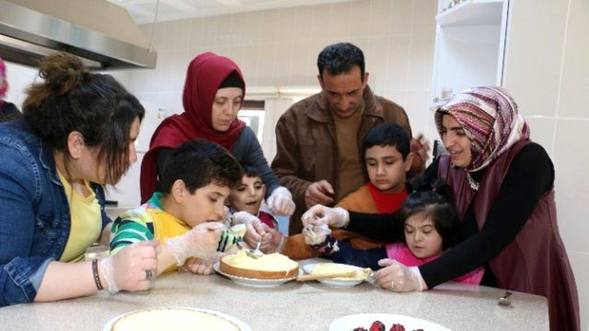 Engelli Çocukların Pasta Heyecanı