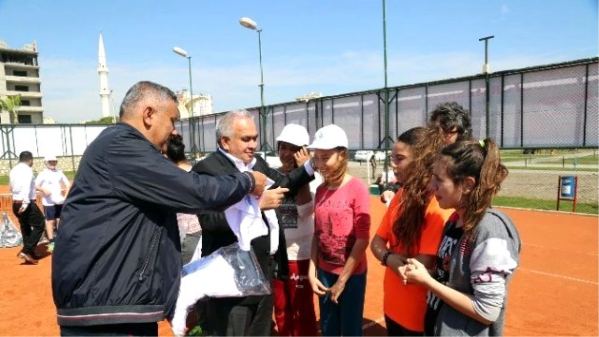 Erdemli\'de Belediye Tenis Kursuna Yoğun İlgi