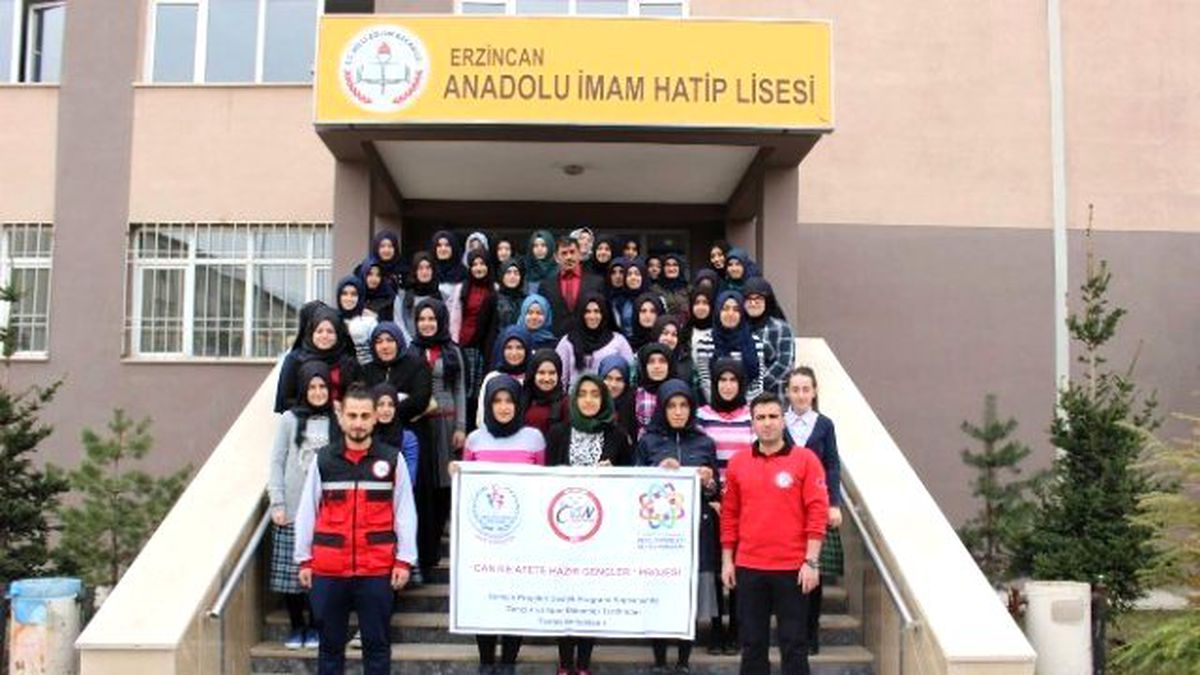 Erzincan\'da Gençlere Temel Afet Bilinci Seminerleri Veriliyor