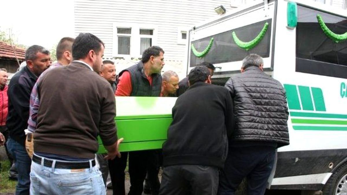 Evli Kadın Kendini Odun Deposuna Astı