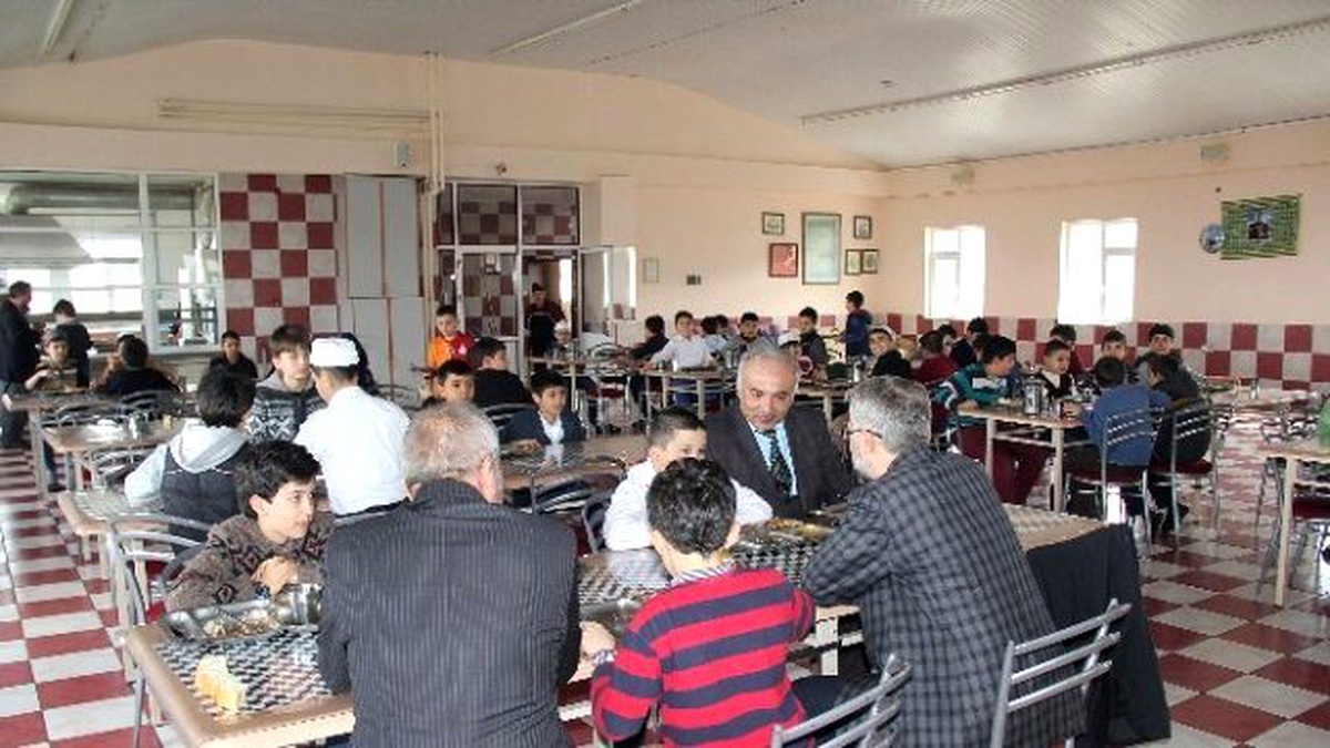 Hisarcık Yatılı Erkek Kur\'an Kursu\'na Ziyaret