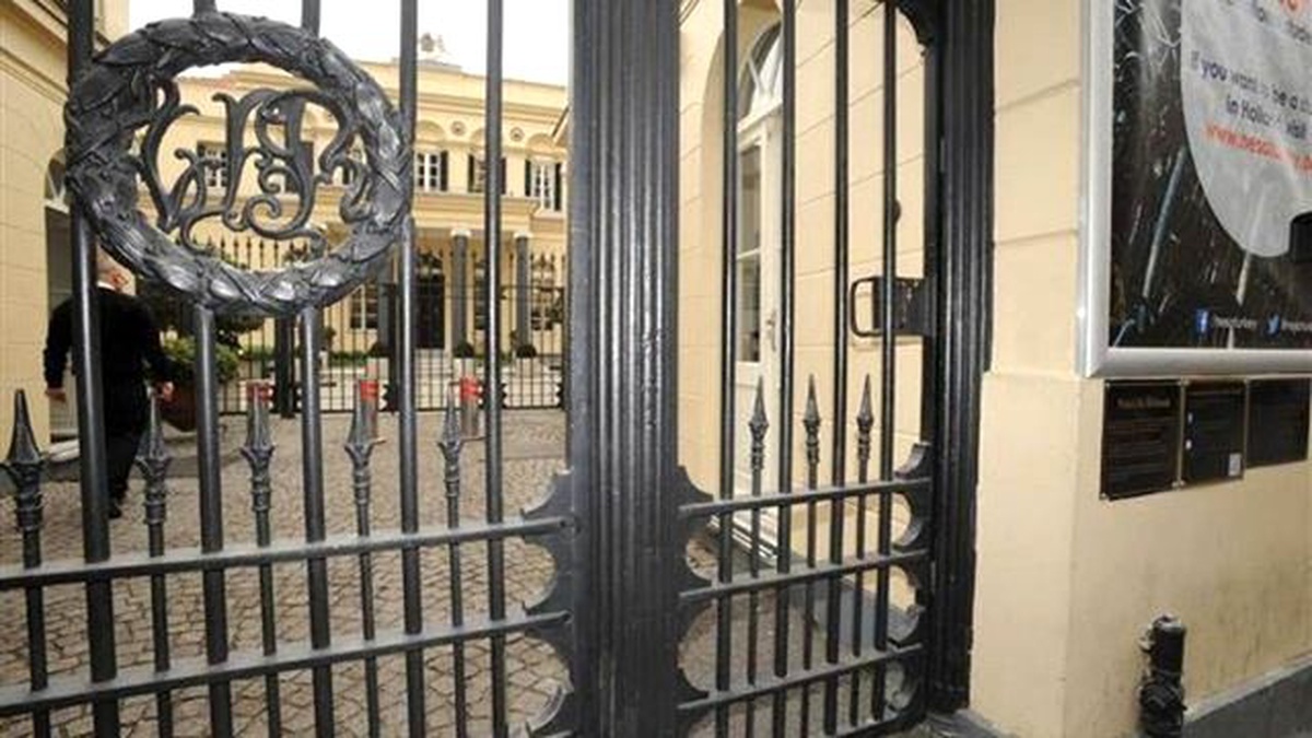 Hollanda Konsolosluğu\'nu Kapatan İhbarcı Yakalandı: İddialar Asılsız Çıktı