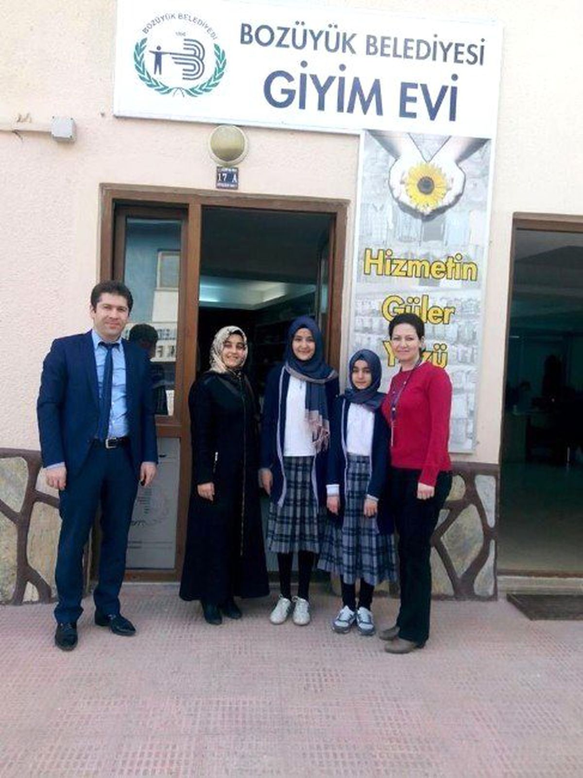 İhtiyaç Sahipleri İçin Topladıkları Kıyafetleri Giyim Evi'ne Teslim Ettiler