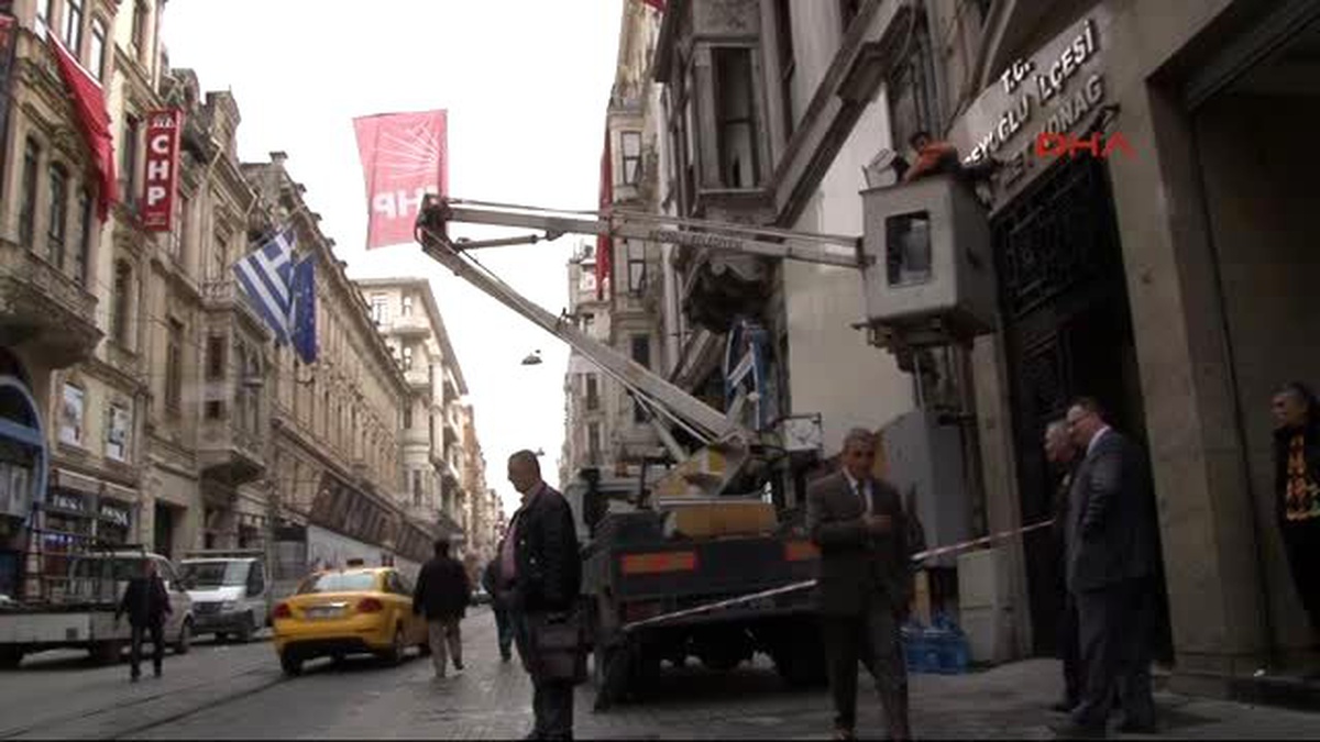 İstiklal Caddesi\'nde Saldırının İzleri Siliniyor