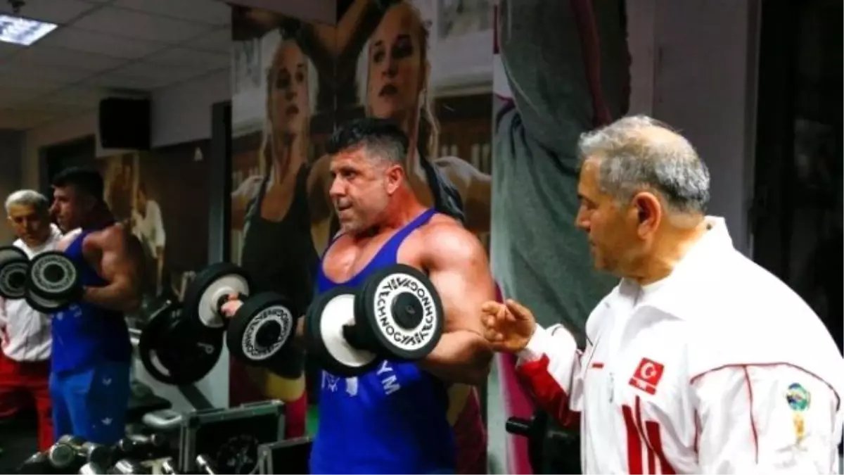 İzmirli Vücutçular Seçmeler İçin Kampa Girdi