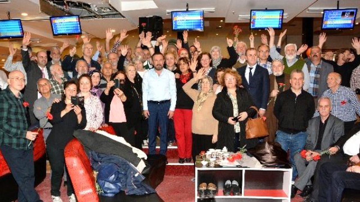 İzmit\'in Yaşlıları Kıyasıya Yarıştı