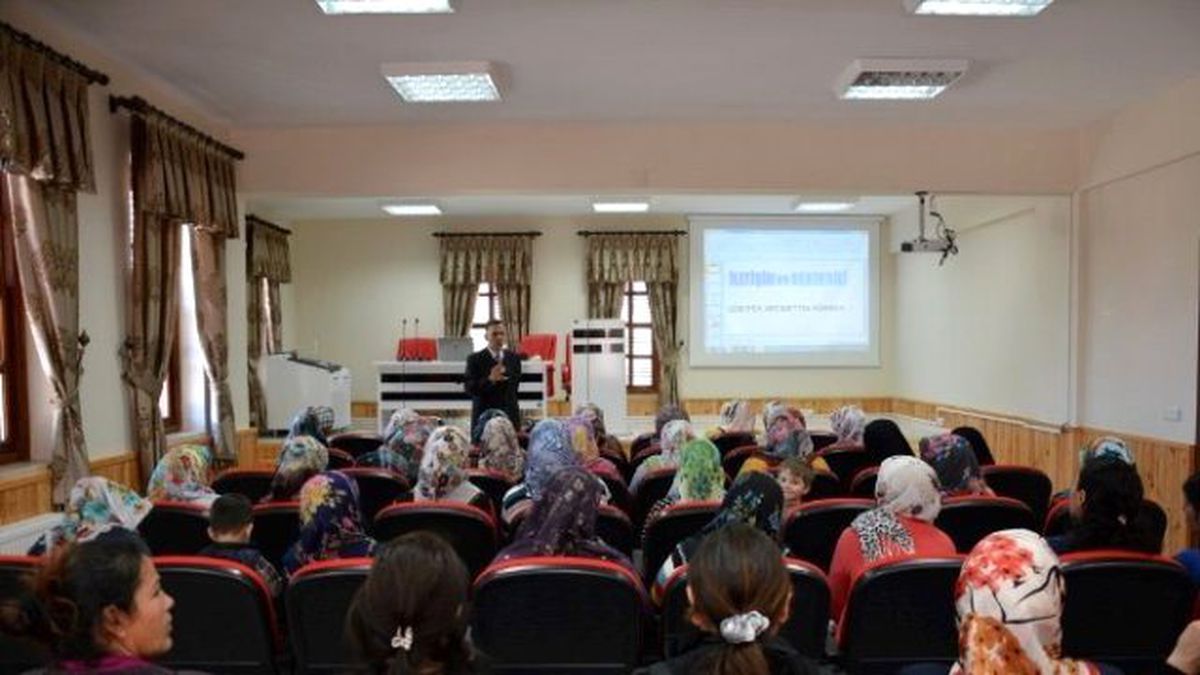 Kadın Danışma Merkezi\'nden Çatom\'lu Kadınlara Seminer