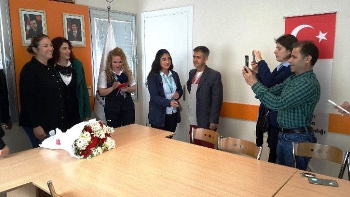 Kadro Müjdesi Alan Hastane Personeli Başkan Demiralp\'i Ziyaret Etti