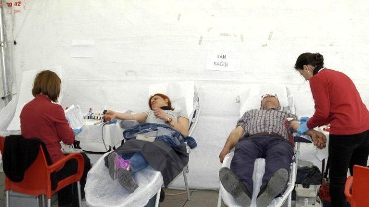 Kızılay Çadırında Kan Bağışı Kampanyası