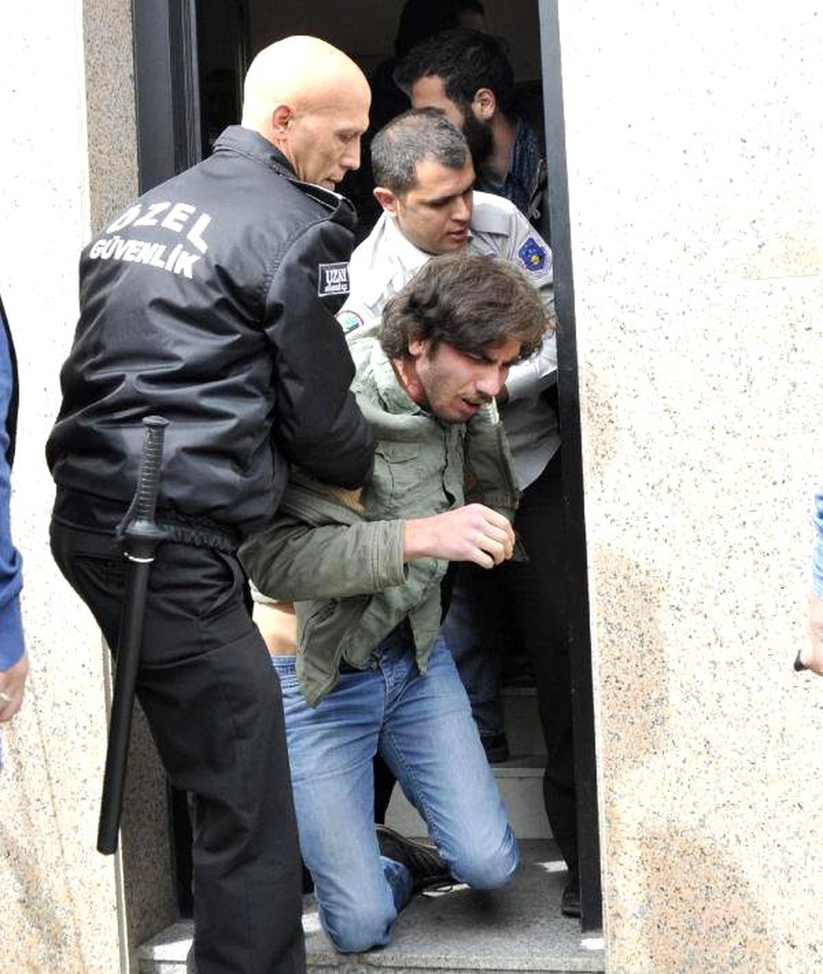 Kocaeli Üniversitesi\'nde Nevruz Kutlamasına Müdahale: 10 Gözaltı (2)