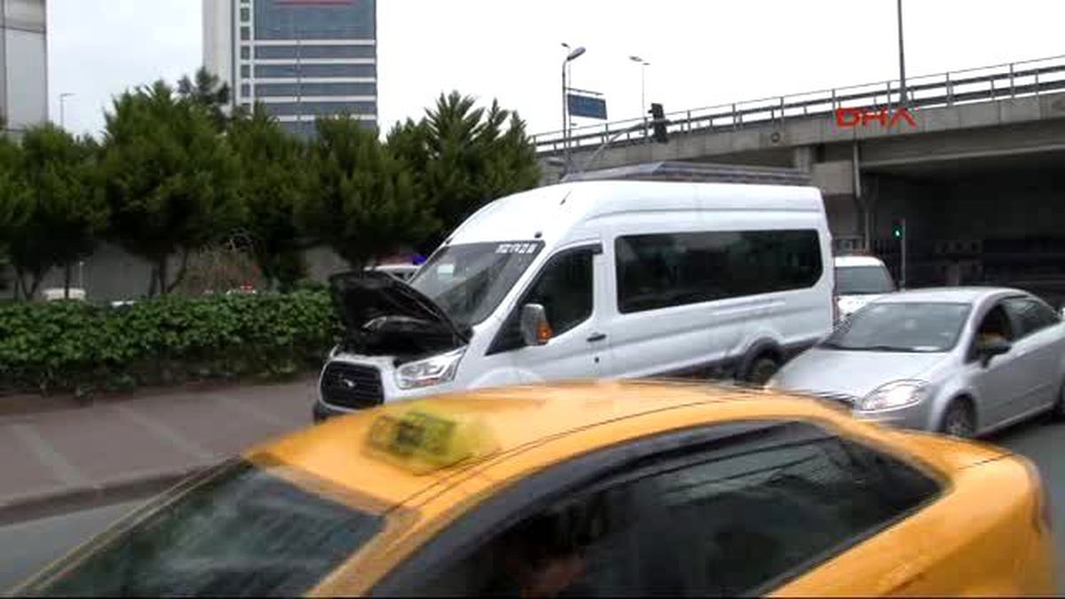 Mecidiyeköy\'de "Şüpheli Minibüs" Hareketliliği
