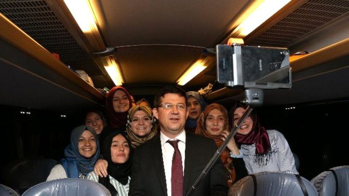 Merkezefendi Belediyesi Gençleri İstanbul\'a Götürüyor