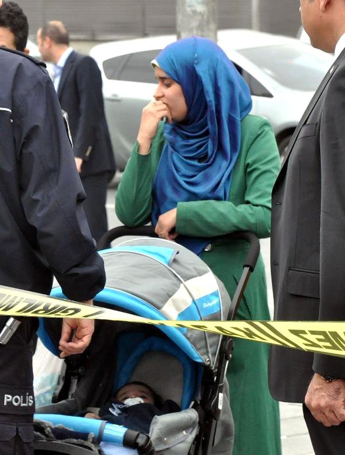 Mısırlı Ailenin Düşürdüğü Çanta Paniğe Neden Oldu
