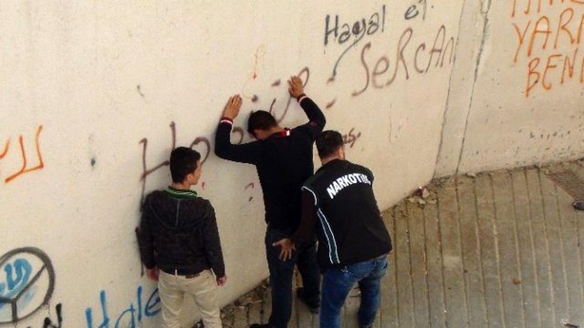 Narkotim Ekipleri Uyuşturucu Taciri Avında
