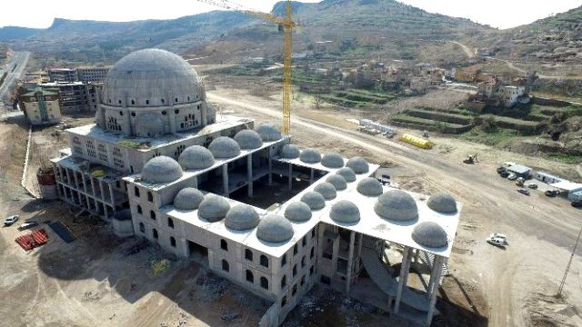 Nevşehir Külliyesi\'nde Minarelerde Yükselmeye Başladı