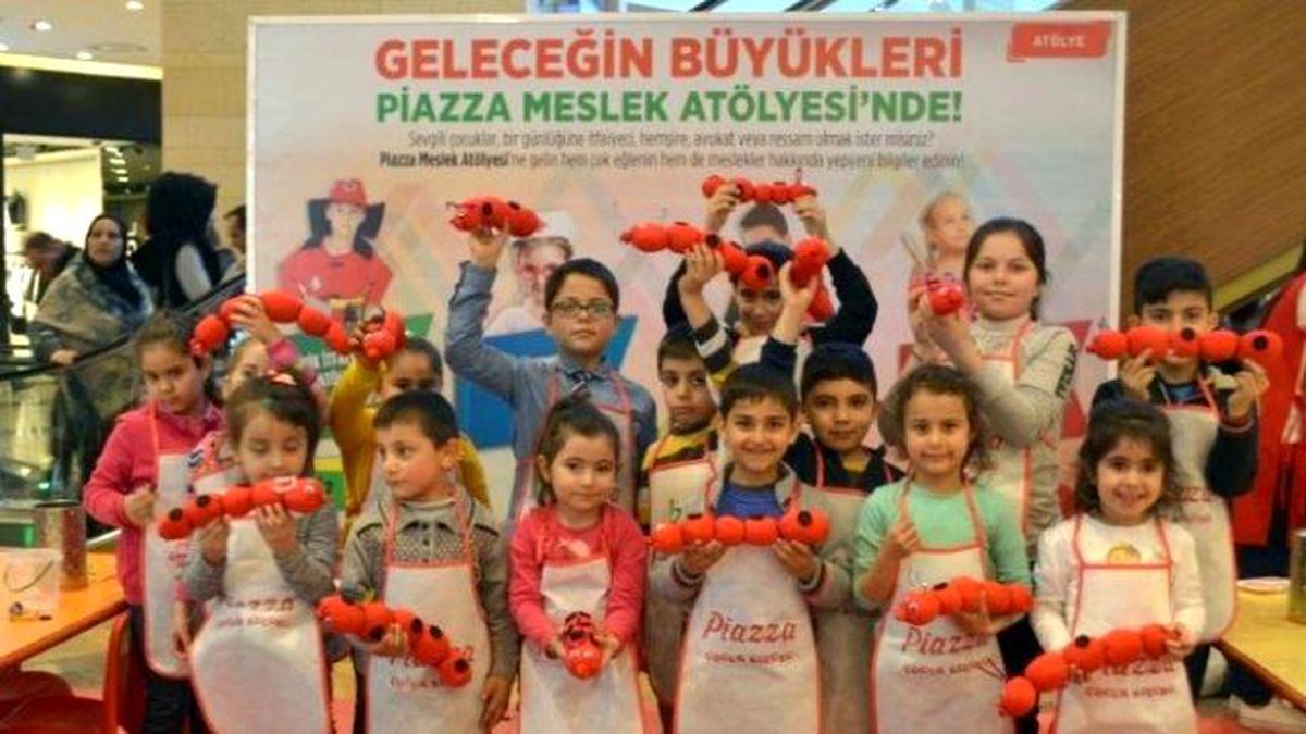 Piazza Çocuk Kulübü\'nde Minikler Çoraptan Tırtıl Yaptı