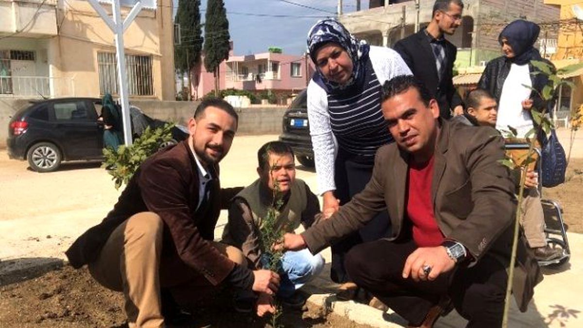 Reyhanlı\'da Down Sendromlu Öğrenciler Fidan Dikti