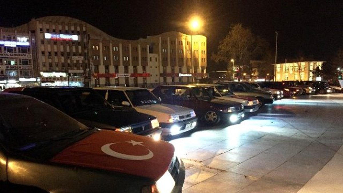 Sakaryalı Gençlerden Teröre Tepki Konvoyu