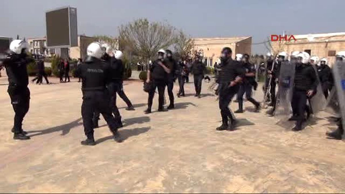 Şanlıurfa Harran Üniversitesi\'nde Nevruz Gerginliğine 48 Gözaltı-2