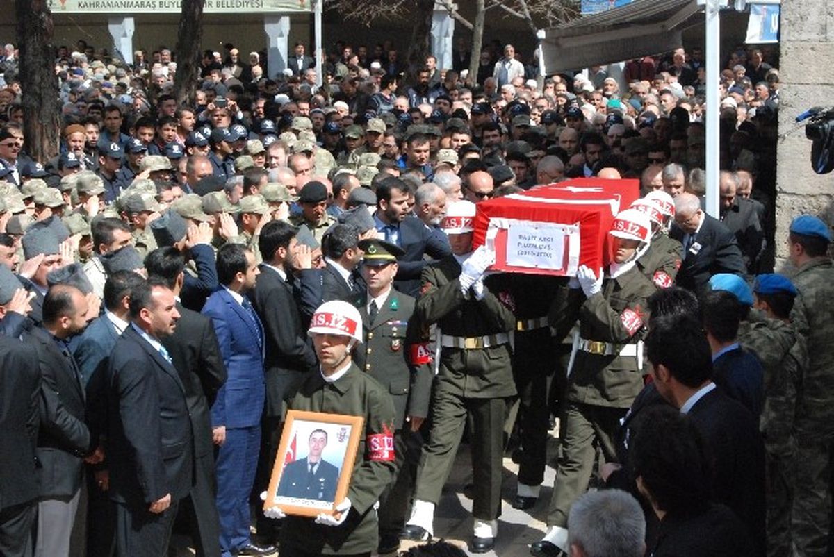 Şehit Oğlunu Parkasıyla Uğurladı