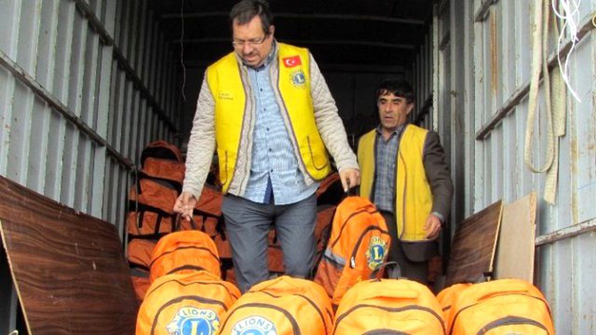 Sığınmacılar İçin Hazırlanan Çantalar Sahil Güvenlik\'e Ulaştı