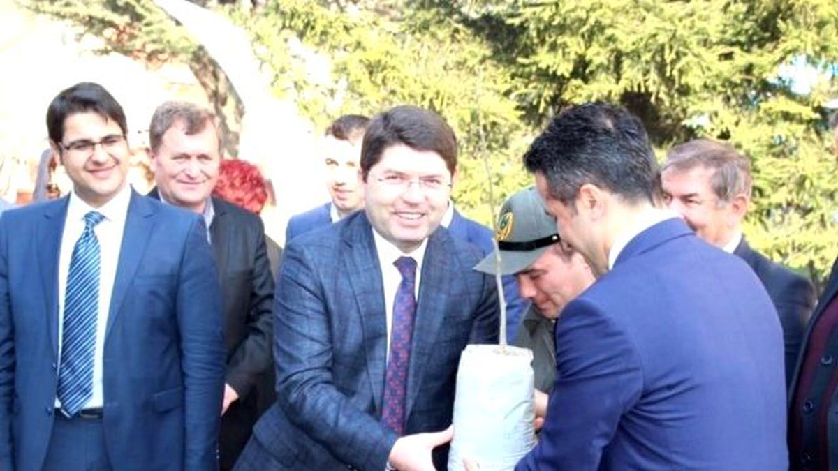 Tunç, Ormancılık Günü Programında Fidan Dağıttı