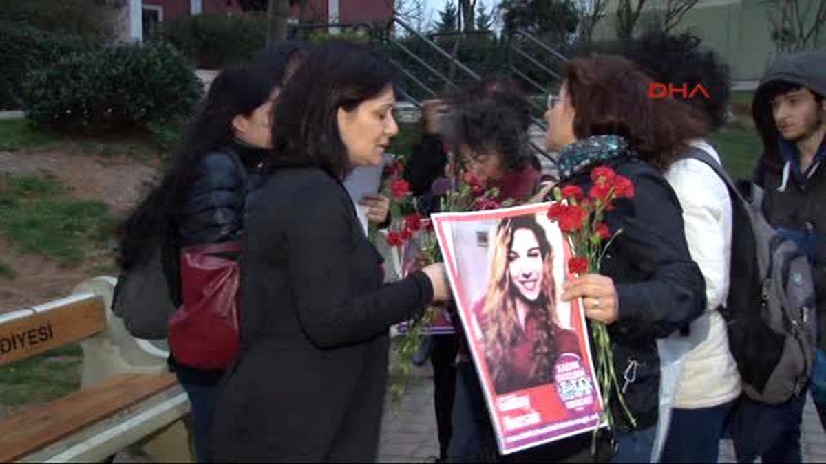 Üniversiteli Oyuncu Gülay\'ın Öldüğü Yere Kırmızı Karanfil Bıraktılar