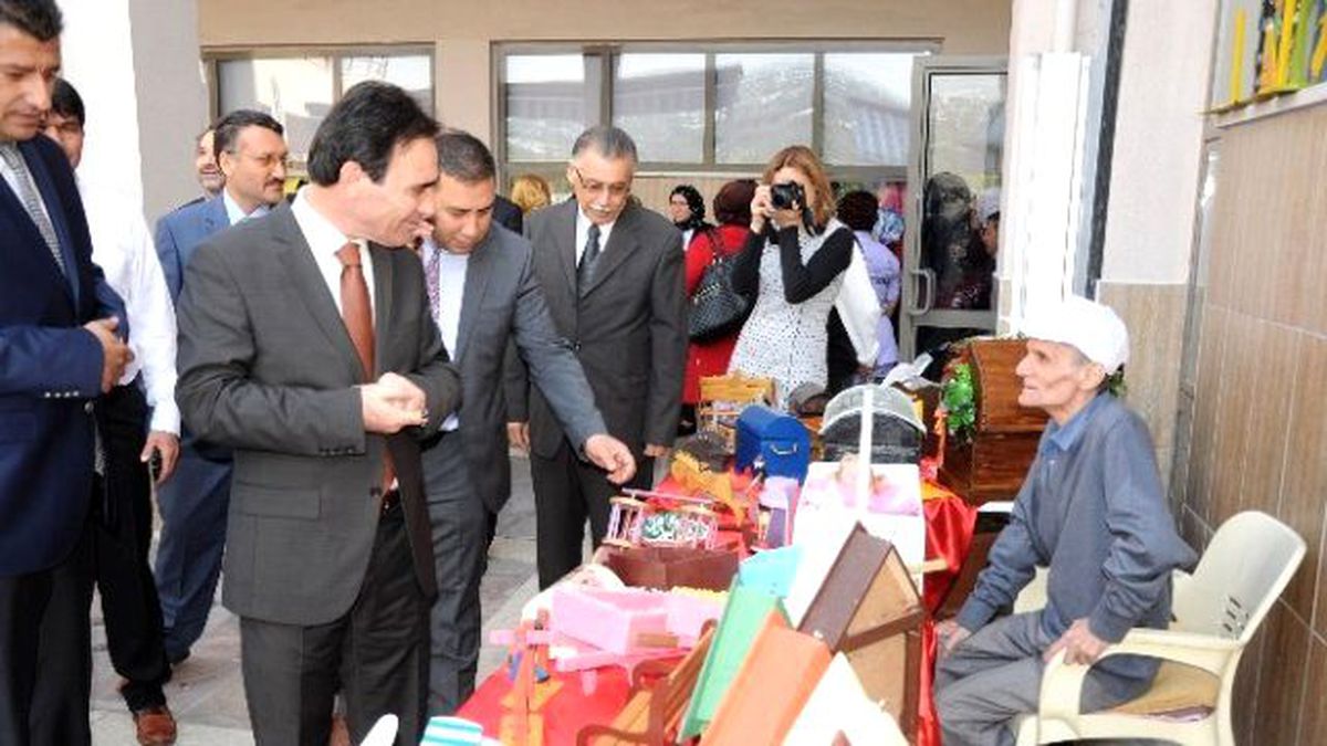 Yaşlılar Haftasında Sergi Açtılar Müzikle Kutladılar