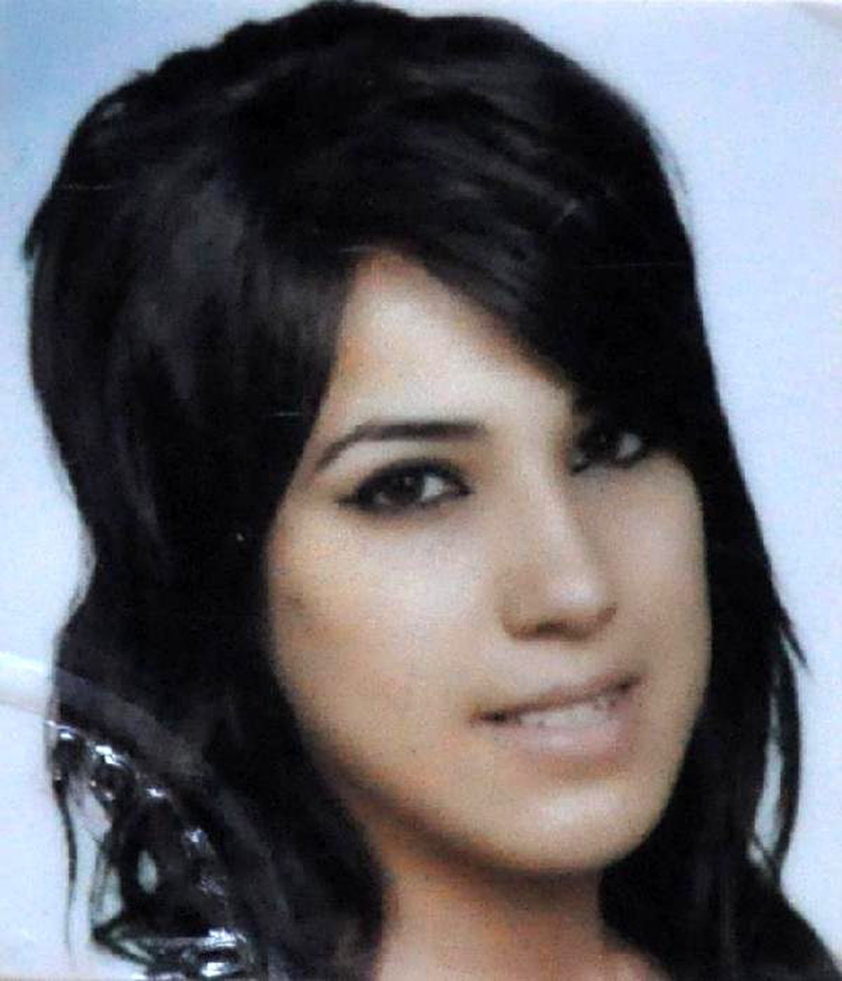 Yeliz, Çamaşır İpiyle Kendini Astı