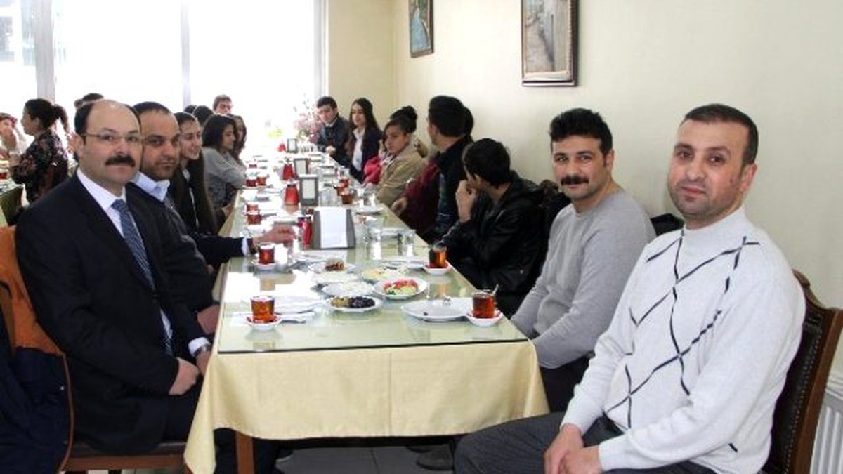 Yüksekovalı Öğrencilere Moral Kahvaltısı