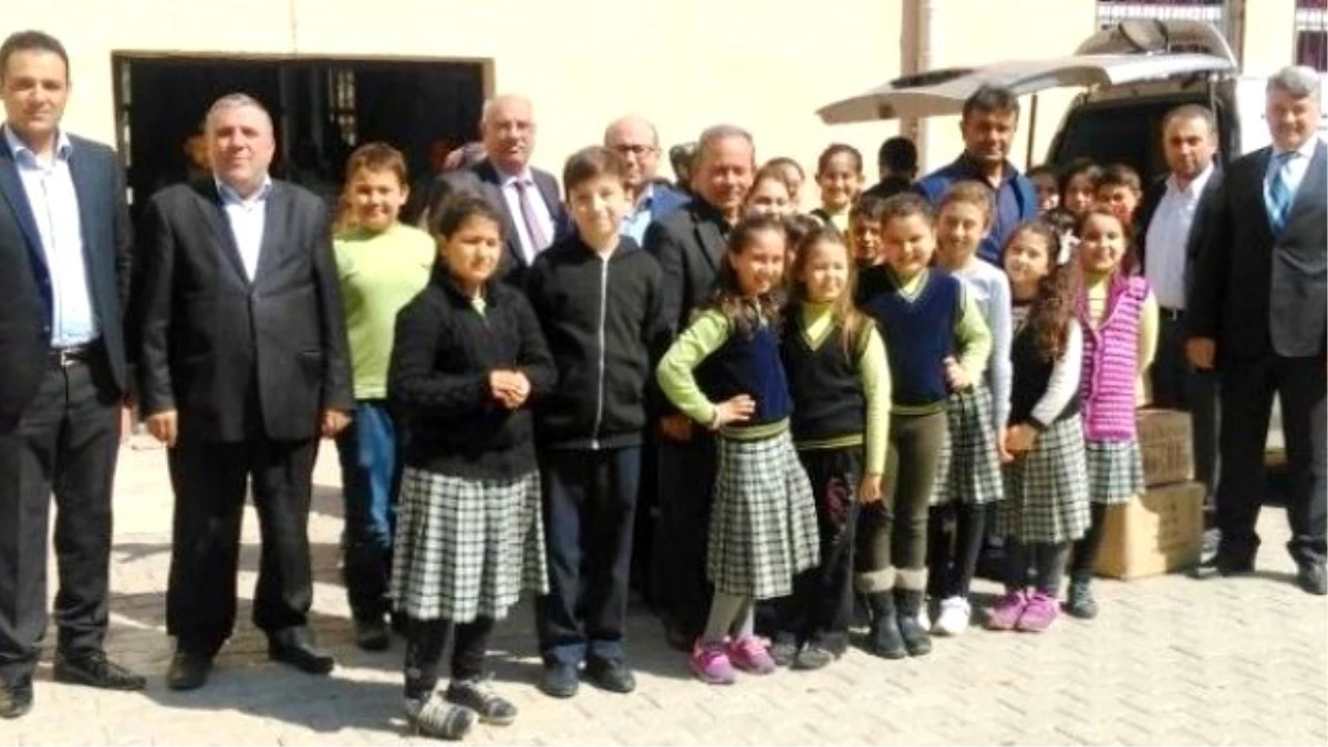 Alaşehirli Öğrencilerden Türkmenlere Giyecek Yardımı