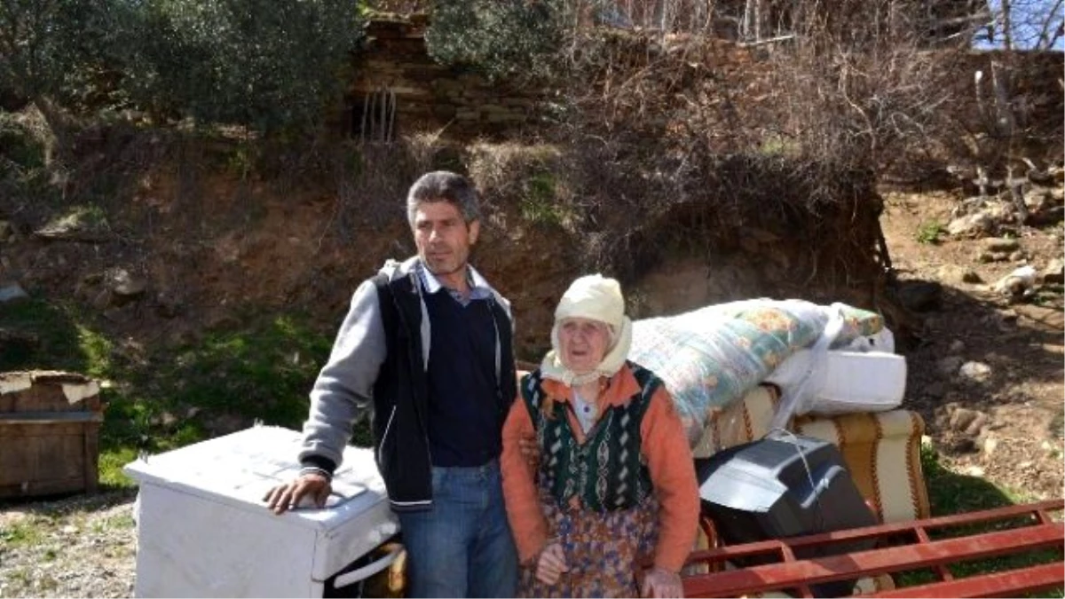 Aydın Büyükşehir Karacasu\'da Evi Yanan Aileye Yardım Elini Uzattı