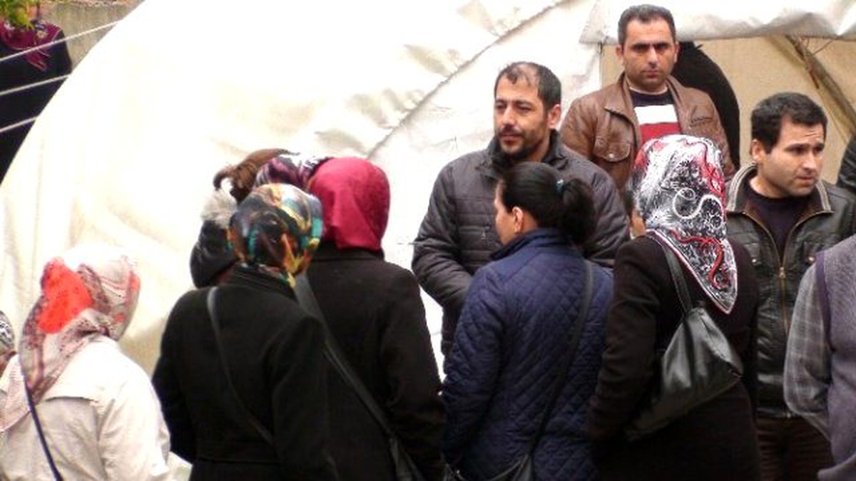Beratcan\'ın Ailesi, Kurulan Çadırda Taziyeleri Kabul Ediyor