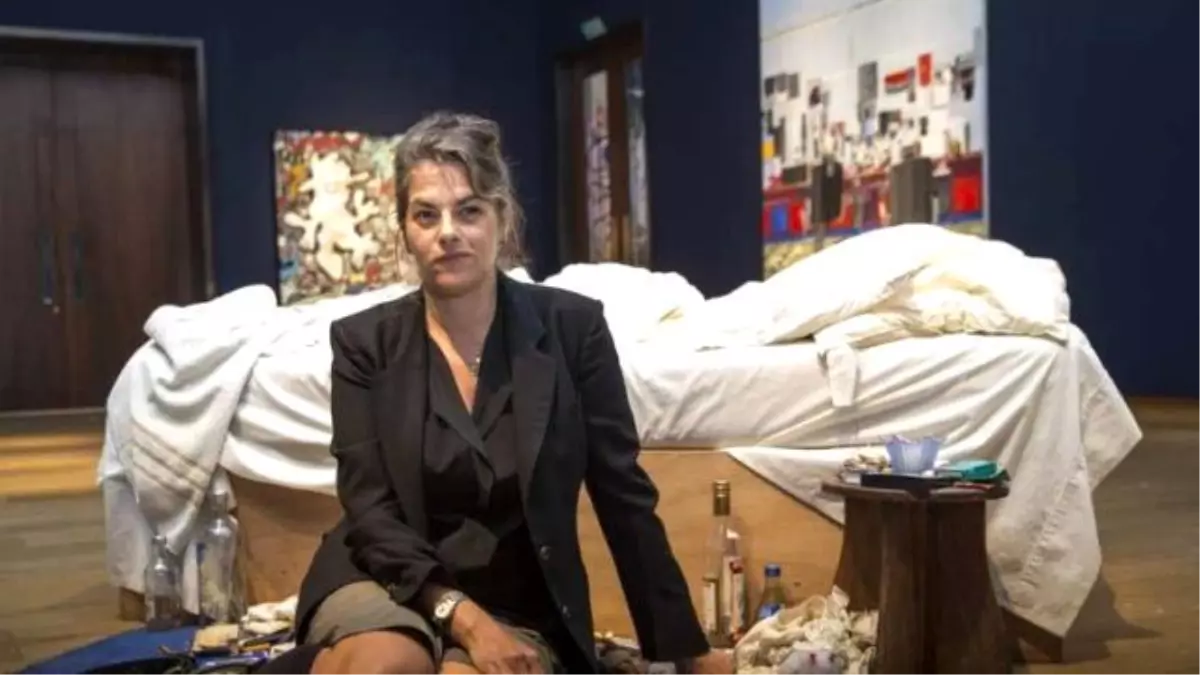 Çılgın Sanatçı, Bahçesindeki Kaya ile Evlendi