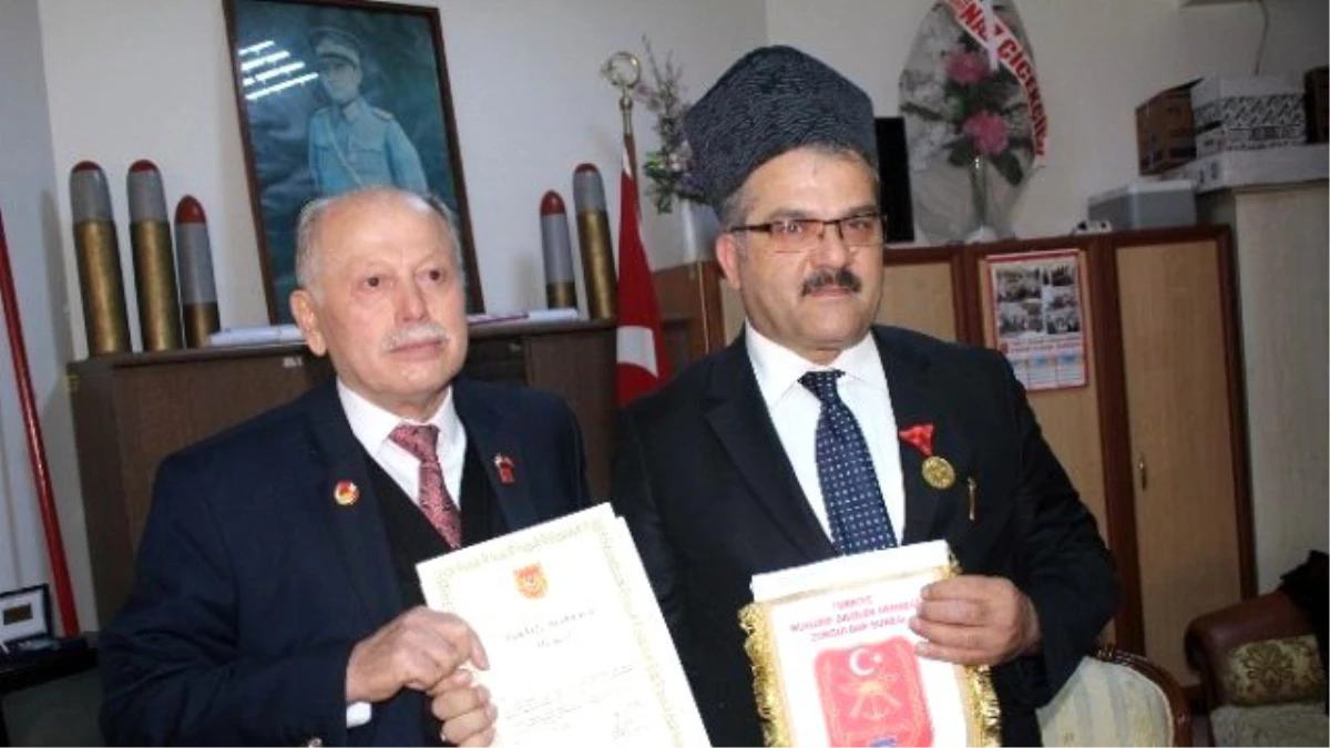Dedesinin İstiklal Madalyası\'nı 101 Yıl Sonra Teslim Aldı