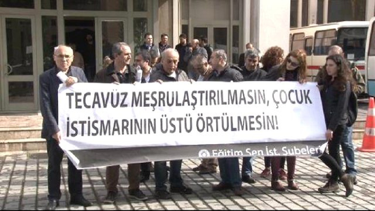 Eğitim Sen İstanbul Şubeleri\'nden Karaman Protestosu