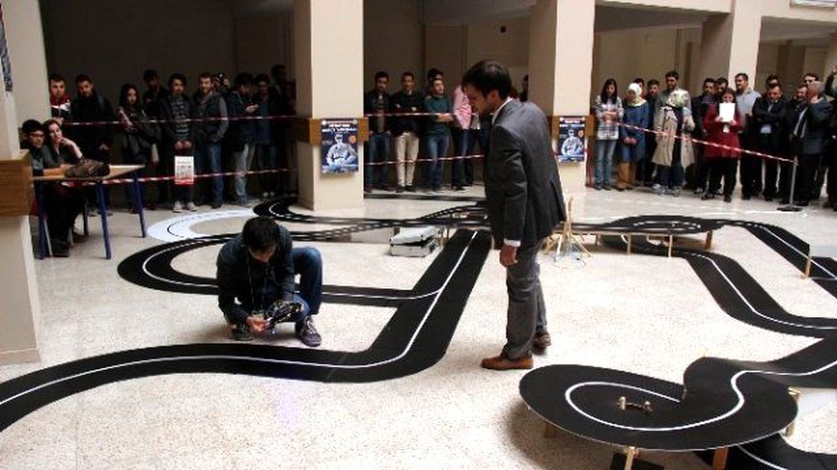 Erü\'de Robotlar Yarıştı