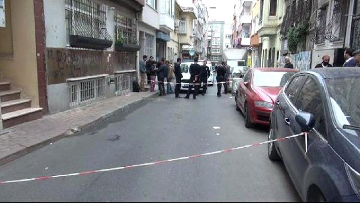 Fatih'te Genç Kadın Sokak Ortasında Kurşunlandı