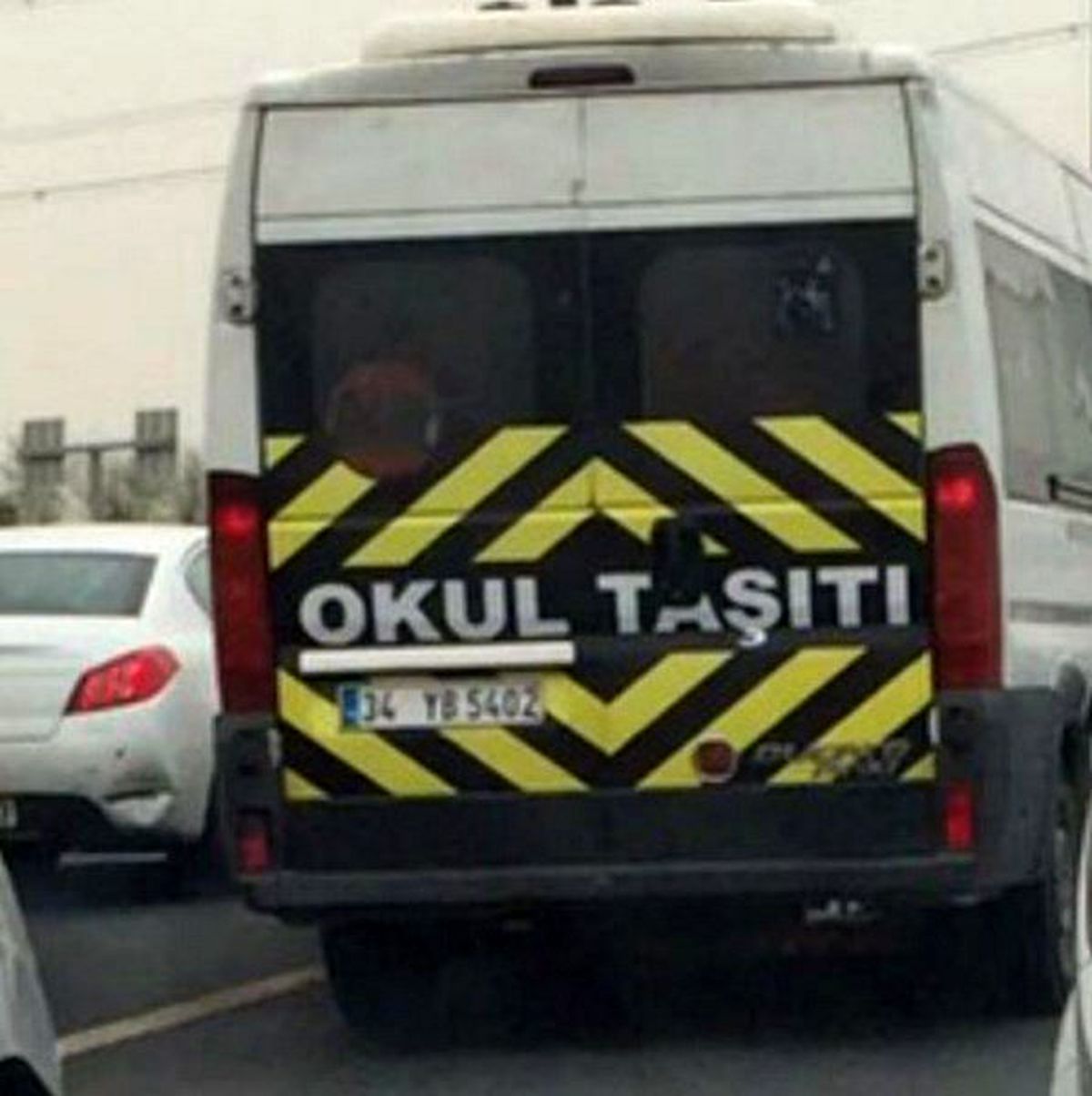 Hülya Avşar Trafikte İsyan Etti: Çocuklarımız Bunlara Emanet