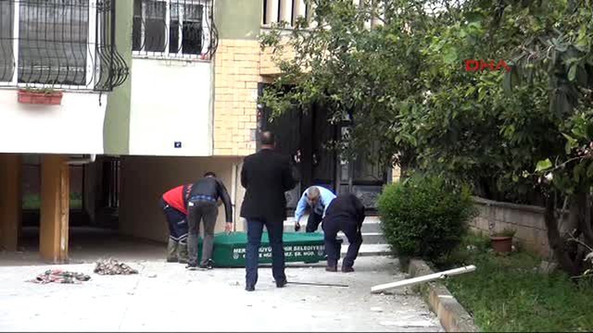 Kadının Köpeği Kanepenin Altında Bulundu