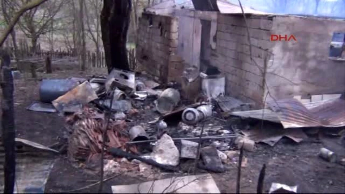 Karabük\'te Tek Katlı Ev Yandı: 1 Ölü