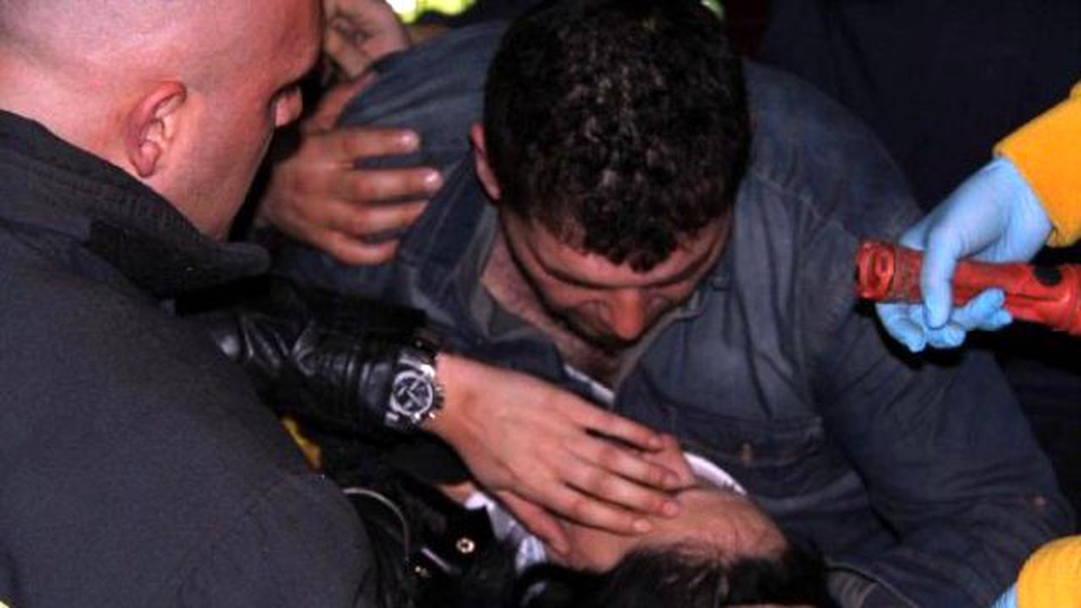 Kaza Yapan Alkollü Sevgililer Ekiplere Güçlük Çıkardı