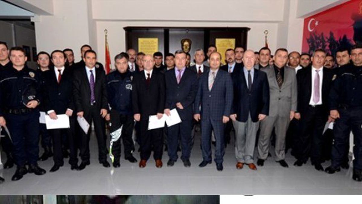 Polislere Başarı Belgesi