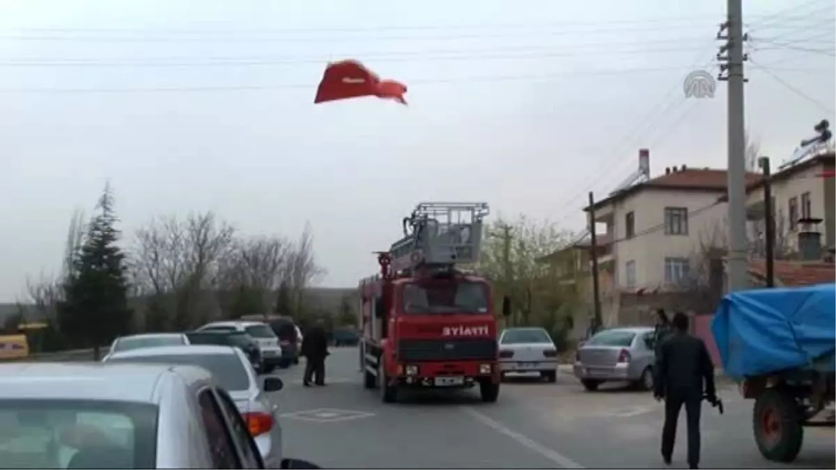 Şehit Özel Harekat Polisi Osman Belkaya\'nın Babaevine Acı Haber Ulaştı