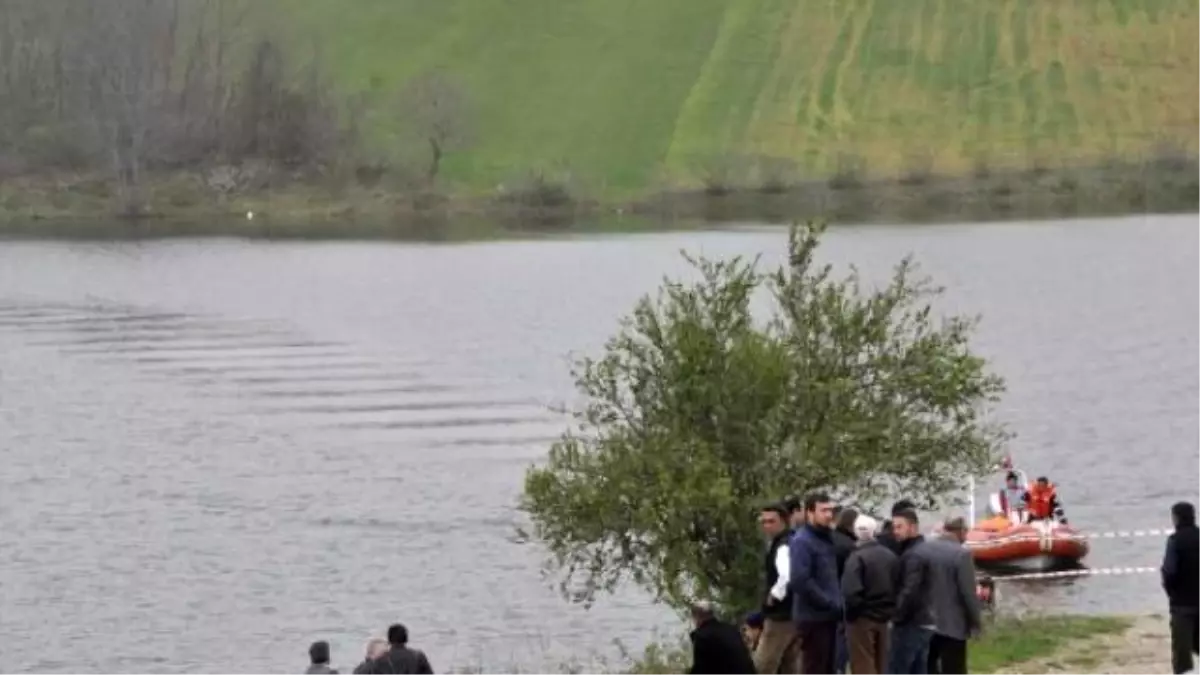 Şişme Bot Alabora Oldu, 1 Kişi Gölette Kayboldu