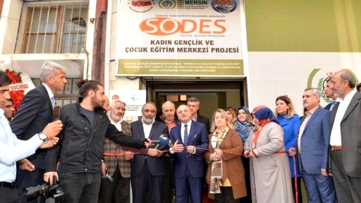 Vali Çakacak, Kadın, Gençlik ve Çocuk Merkezi\'nin Açılışı Gerçekleştirdi