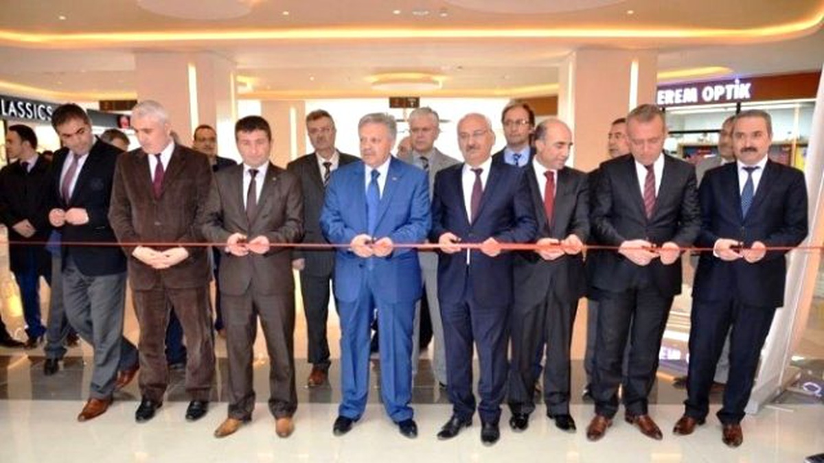 Vali Kahraman, "Tarım ve İnsan" Konulu Fotoğraf Sergisinin Açılışını Yaptı