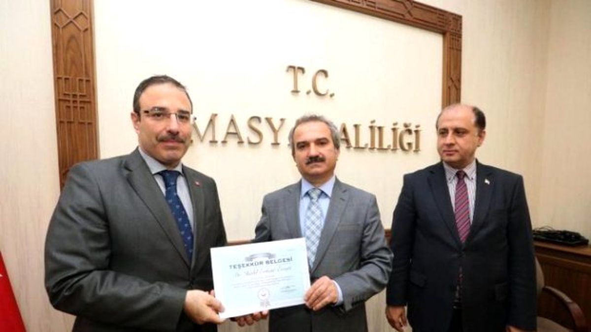 Bakan Müezzinoğlu\'ndan Amasya\'daki 12 Doktora Teşekkür Belgesi