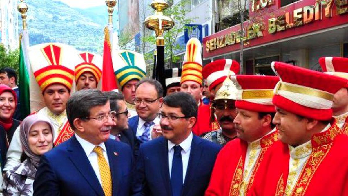 Başbakan Ahmet Davutoğlu Manisa\'da